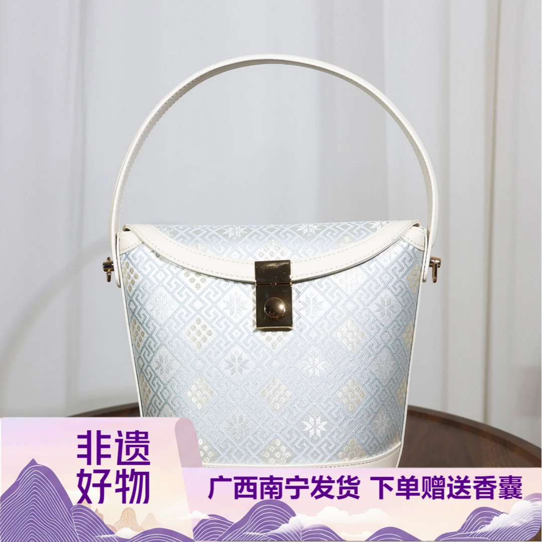 直播特惠【水桶包】通勤百搭非遗壮锦包包学院风女款轻奢斜挎简约