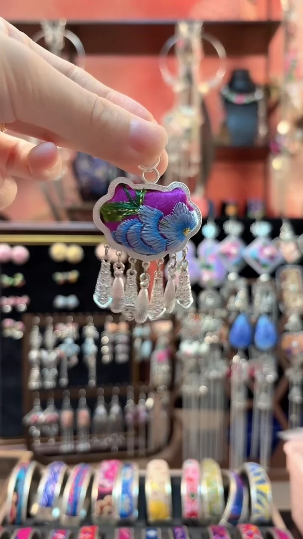 织绣?****️ 云织谣民族风精美饰品   170