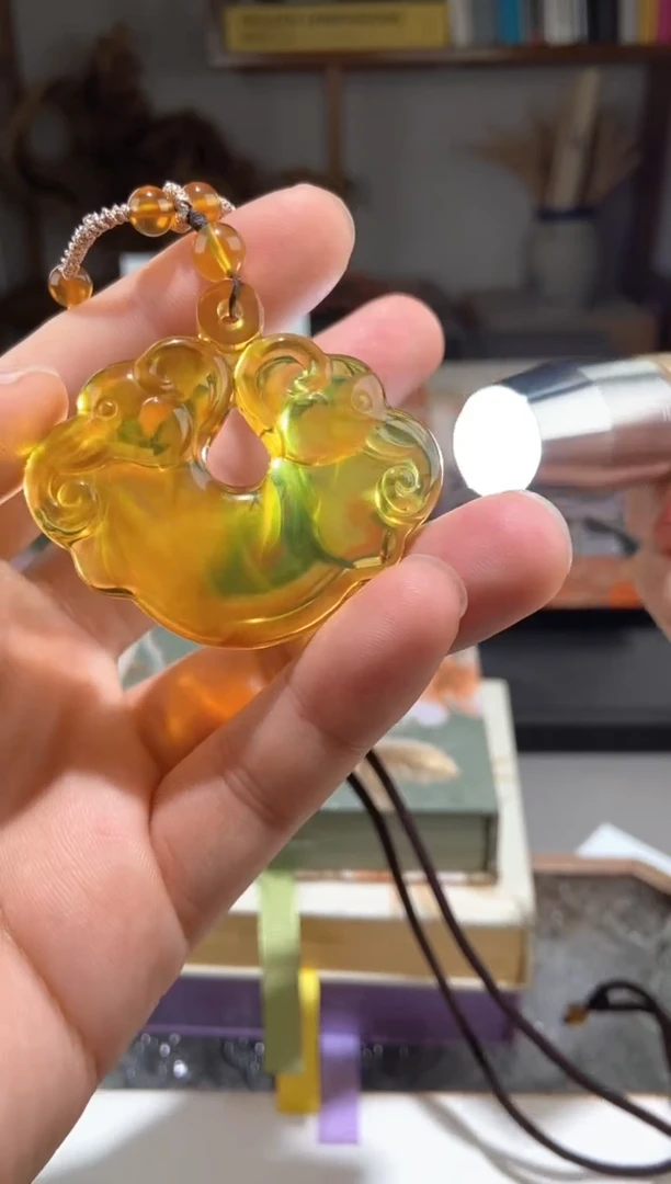 琥珀颈饰未镶嵌金棕珀吉祥如意