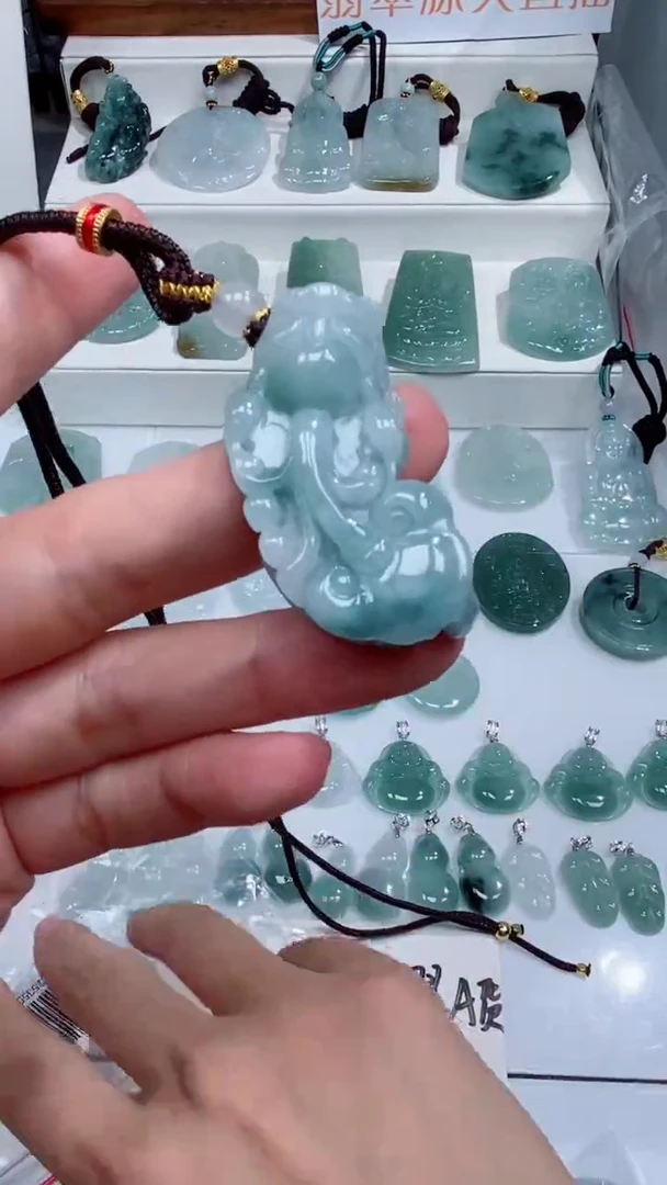 颈饰未镶嵌翡翠吊坠