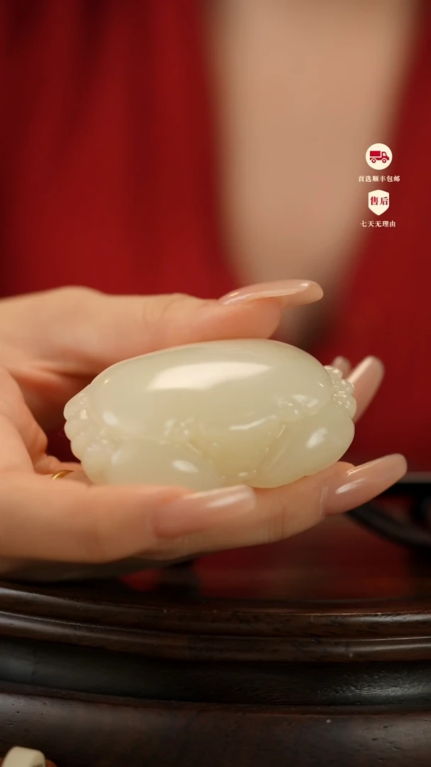 云南石竹叶青雕刻：八方来贝螃蟹把件摆件