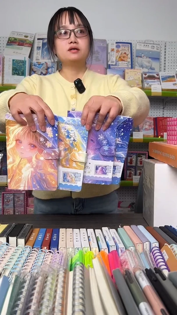 32K彩页磁扣手账本半漠烟沙一套4本