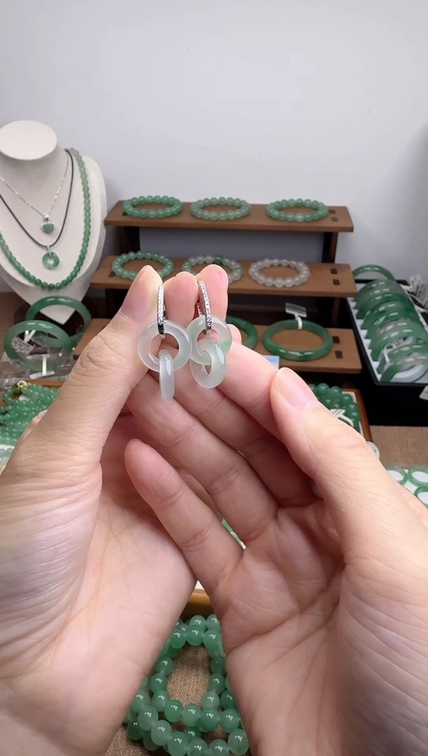 吊坠(不含链)银S925镶嵌石英质玉（非洲翠）环环相扣
