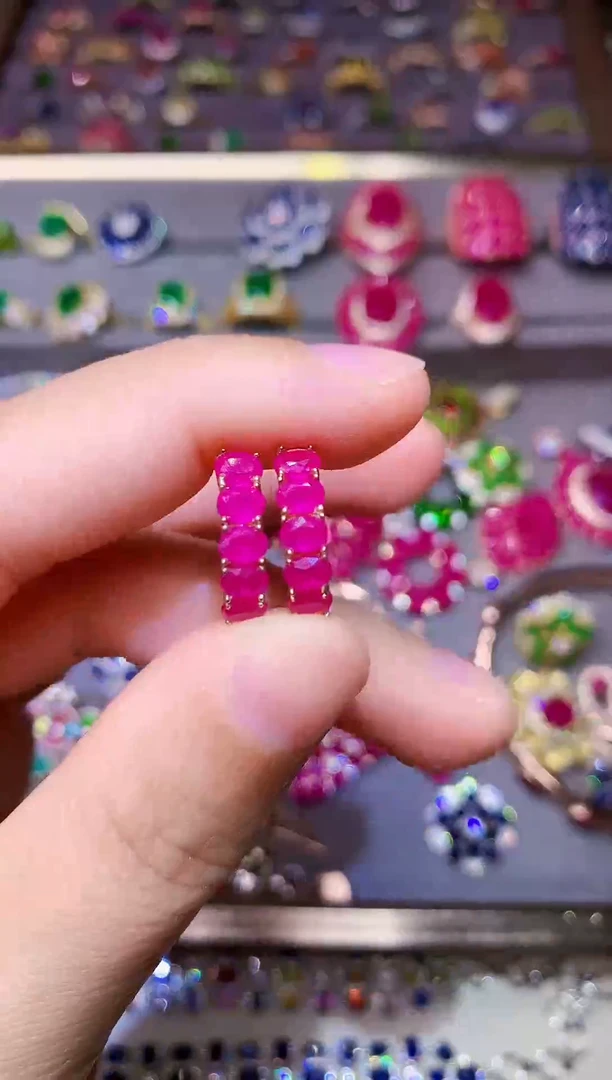 银S925镶嵌耳饰红宝石....