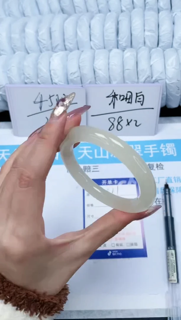 【闪购商品】石英质玉手镯未镶嵌141-58.6