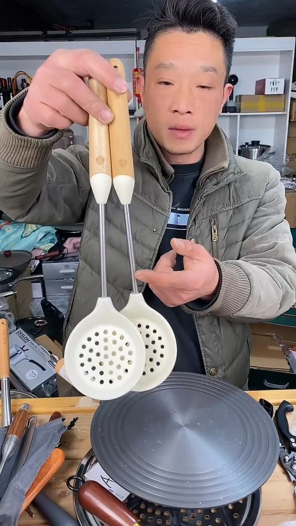 水晶玻璃顺****?1硅胶漏勺2个