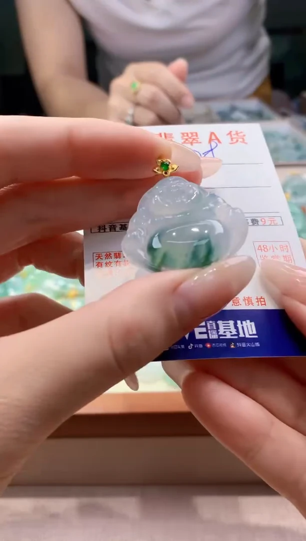 翡翠18K金镶嵌颈饰天然缅甸a货翡翠