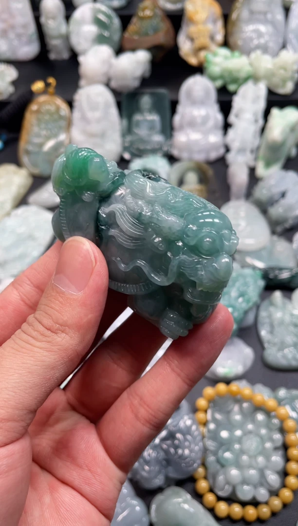翡翠未镶嵌颈饰大*们天然翡翠a货