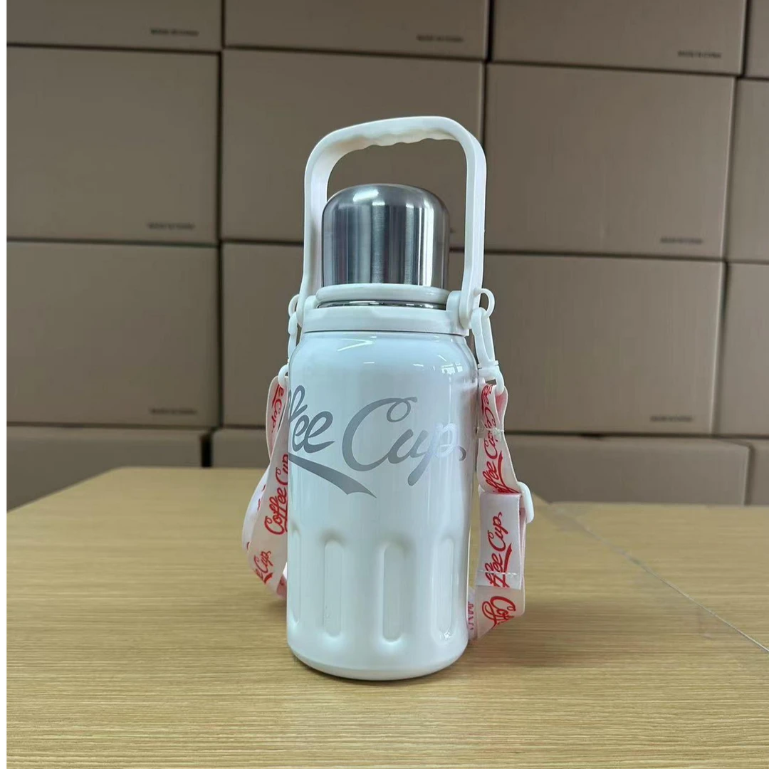 可乐高颜值大容量不锈钢保温杯便携背带水杯颜色随机 SD