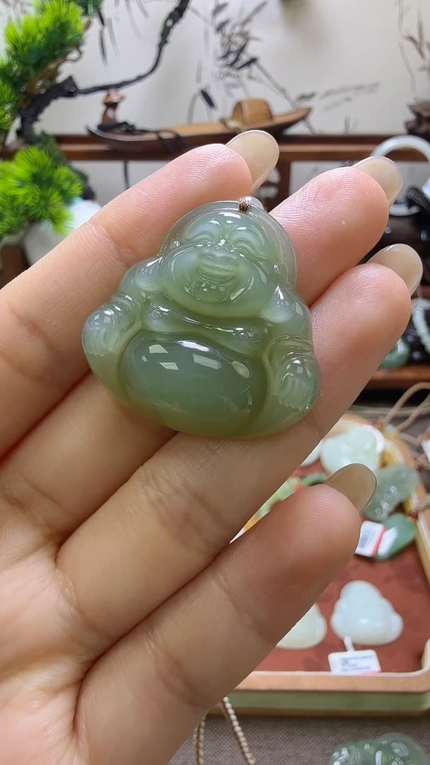 颈饰未镶嵌和田玉吊坠
