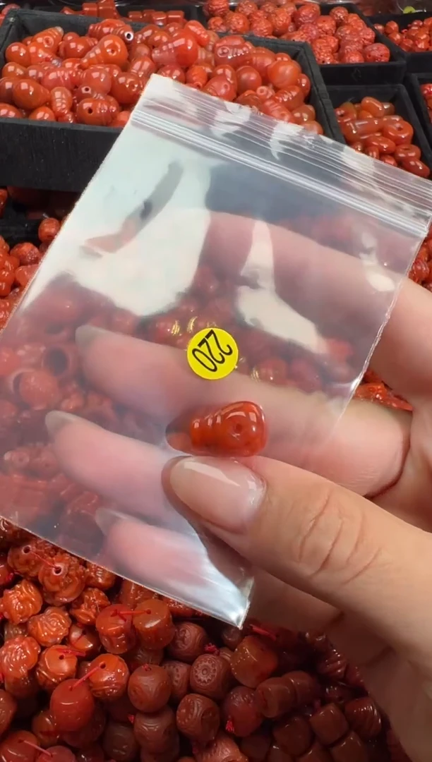 南红玛瑙未镶嵌颈饰1