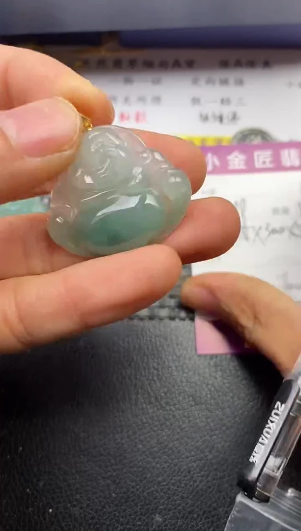 颈饰18K金镶嵌翡翠挂件