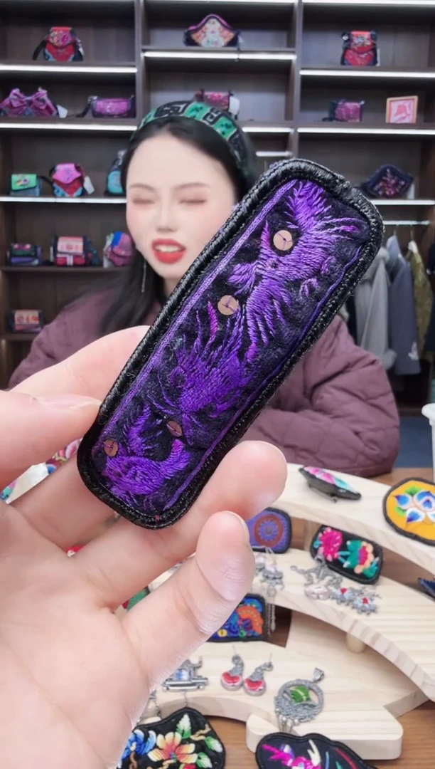 织绣41蒙阿苏苗绣传承店