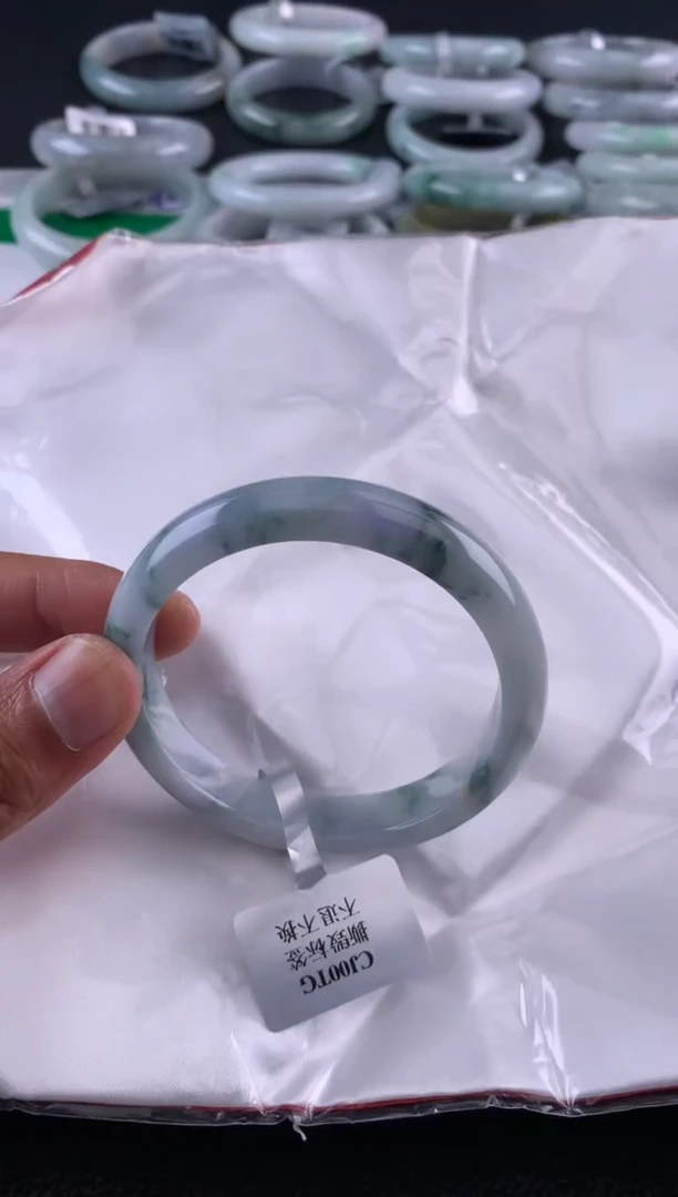 翡翠手镯未镶嵌天然A货翡翠