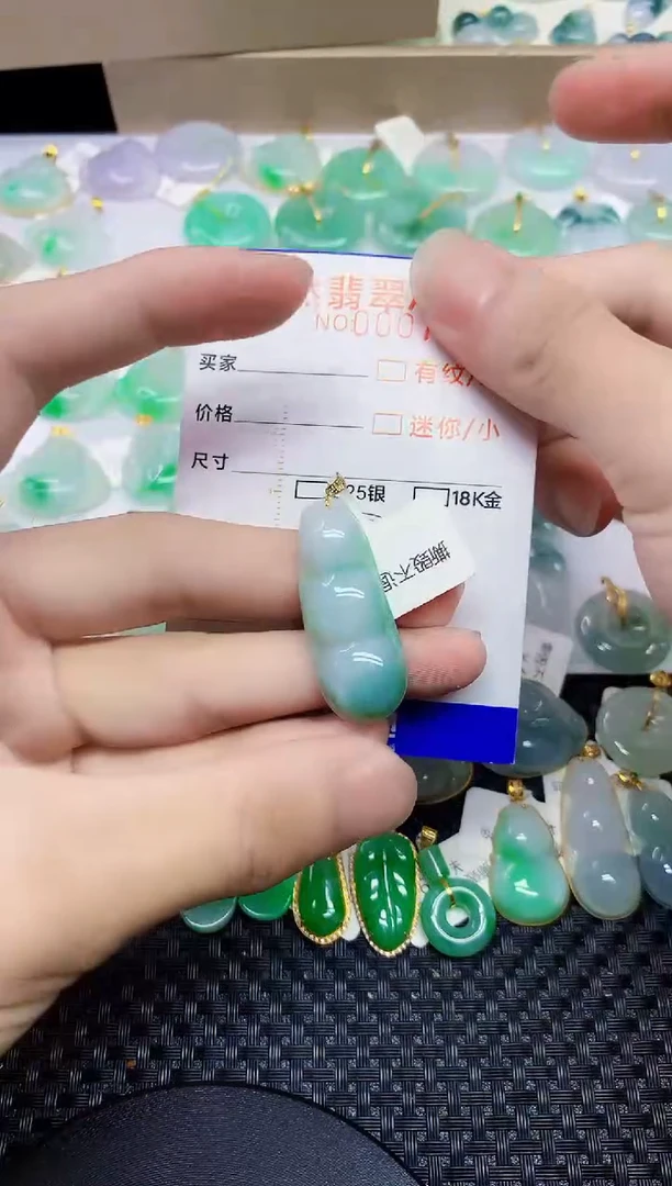 颈饰18K金镶嵌翡翠78678686786