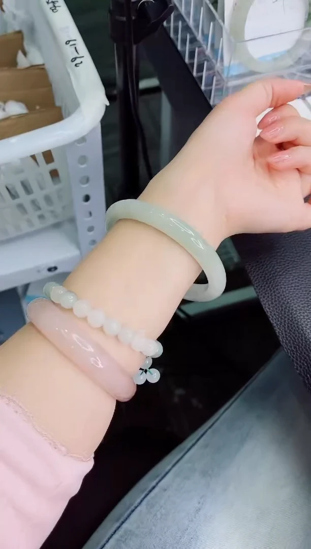 【闪购商品】石英质玉手镯未镶嵌373-64