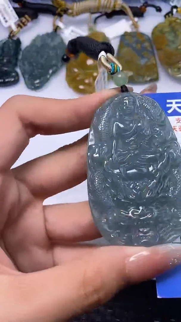 颈饰未镶嵌翡翠