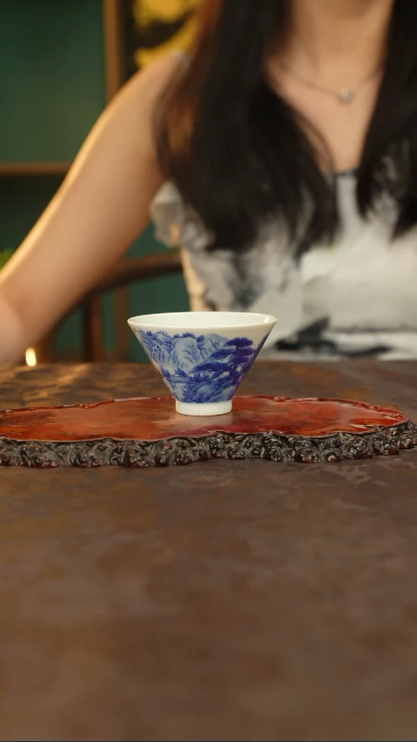 青花手绘山水主人杯