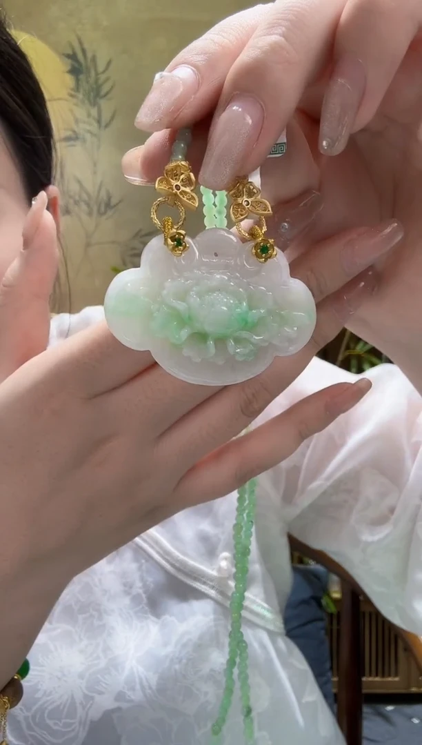 翡翠未镶嵌颈饰吊坠