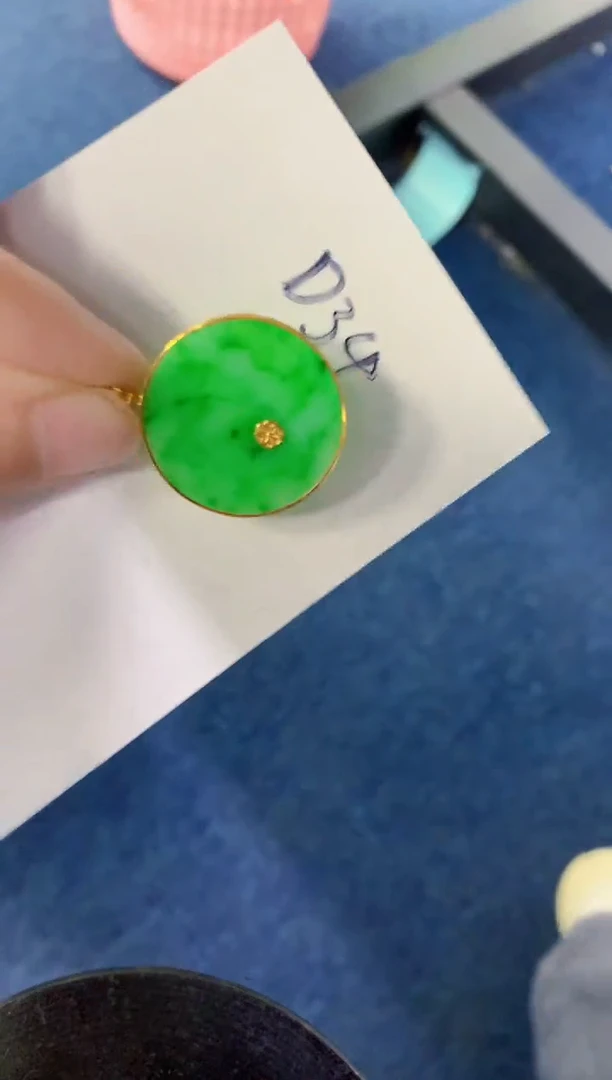 翡翠18K金镶嵌颈饰000000000