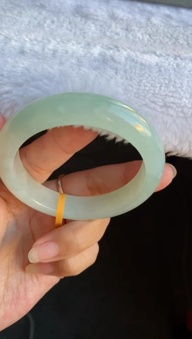 翡翠手镯未镶嵌（冰透胶晴水绿）40号