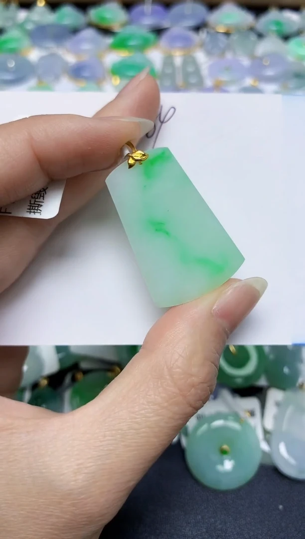 翡翠18K金镶嵌颈饰天然缅甸翡翠A货