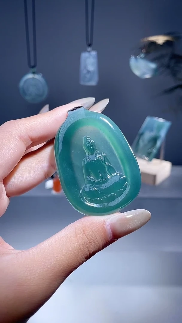 颈饰未镶嵌翡翠素衣观音