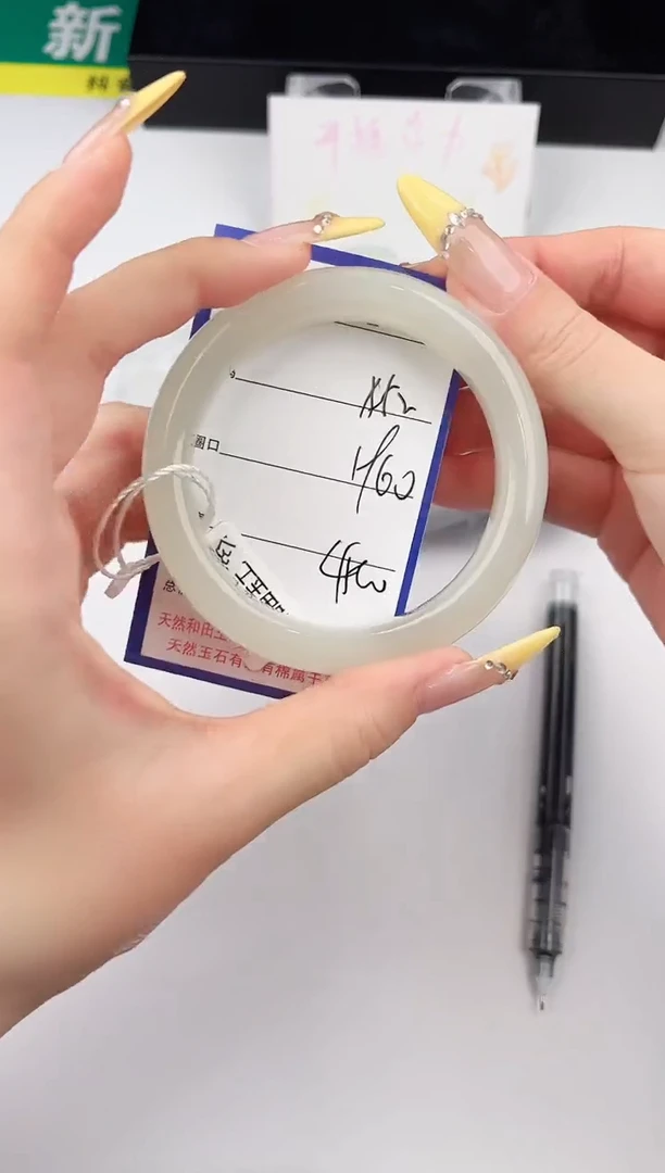 和田玉手镯未镶嵌52颜色微差无瑕