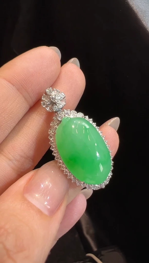 【闪购商品】翡翠颈饰18K金镶嵌吊坠