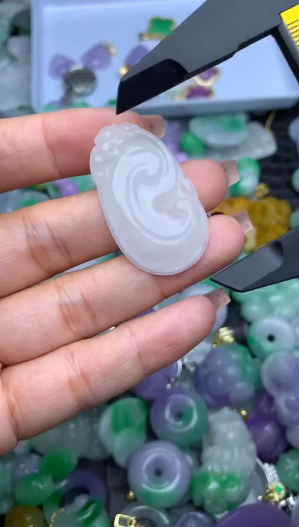 颈饰未镶嵌翡翠天然缅甸翡翠吊坠