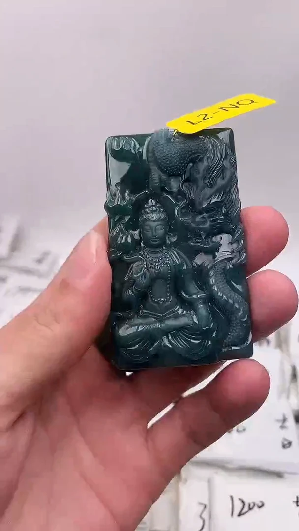 翡翠未镶嵌颈饰观音