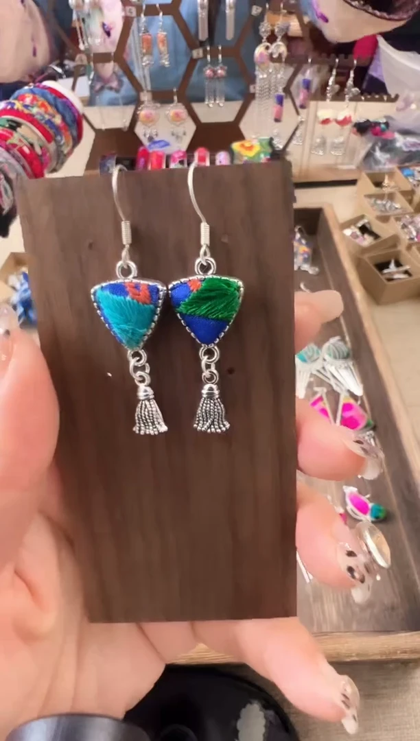 【闪购商品】织绣民族风老绣饰品334