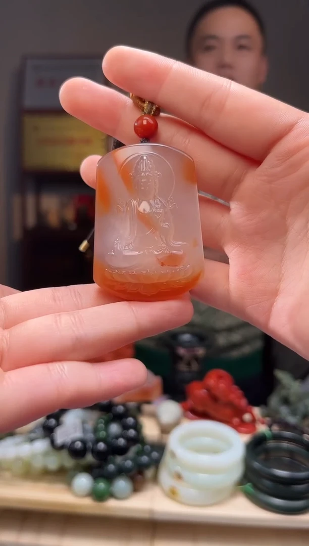 颈饰未镶嵌南红玛瑙吊坠