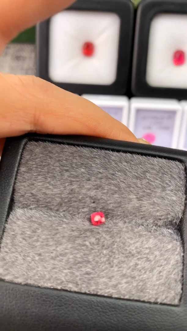 裸石尖晶石出***差枕型 绝地 0.29ct