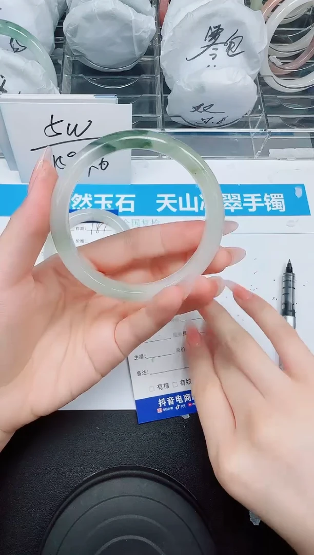 石英质玉手镯未镶嵌182  62.4