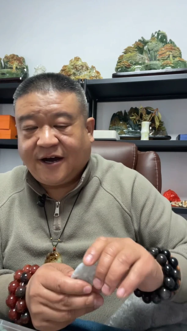 吊坠(赠链)未镶嵌翡翠九龙观音吊坠