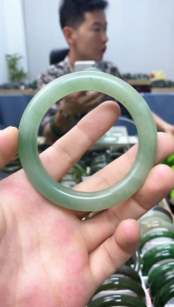 透闪石质玉手镯未镶嵌56.4(10.6)