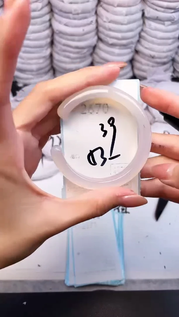 手镯玛瑙/玉髓未镶嵌2670