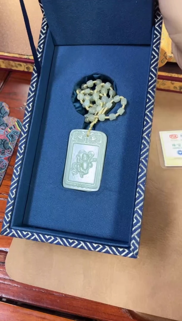 颈饰未镶嵌和田玉和田玉挂件子冈牌L609