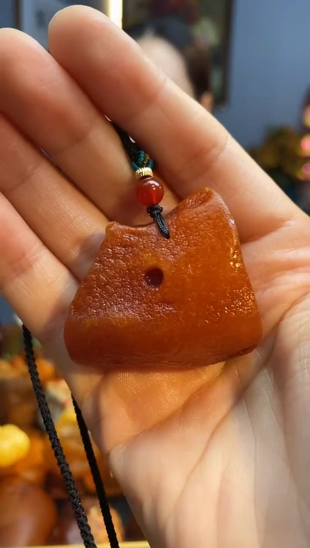 未镶嵌颈饰琥珀吊坠1