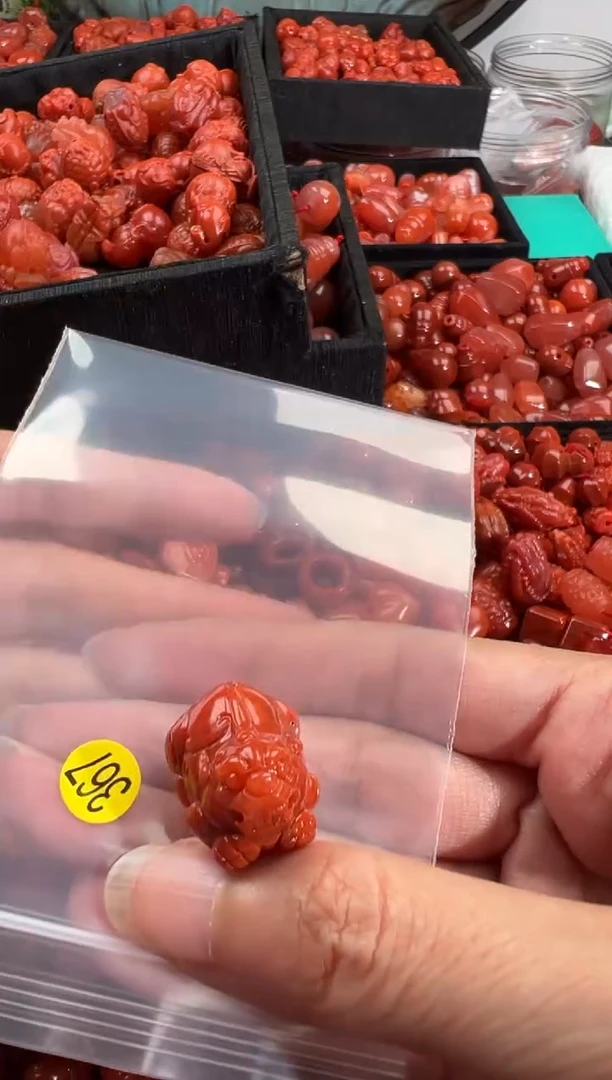 南红玛瑙未镶嵌颈饰1