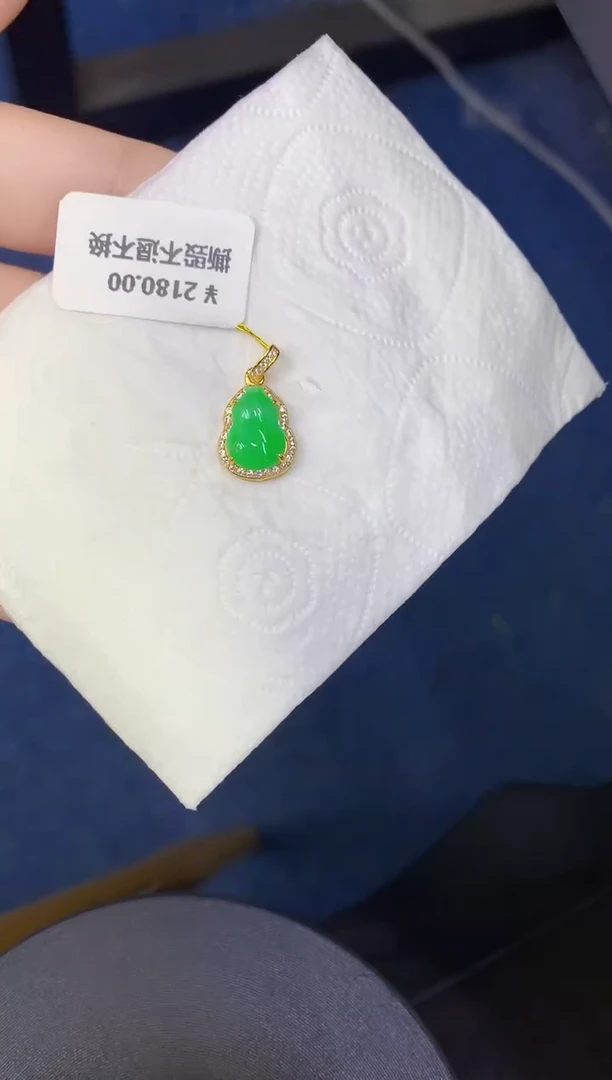 颈饰未镶嵌翡翠缅甸天然翡翠A货