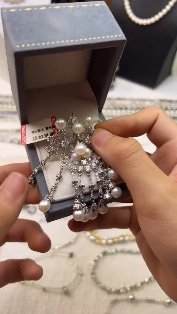 未镶嵌胸饰淡水珍珠珍珠