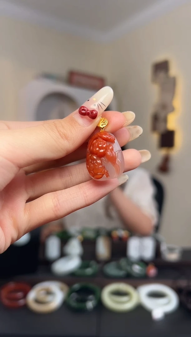 颈饰18K金镶嵌南红玛瑙25*19*12MM 喜上眉梢  DF 111511