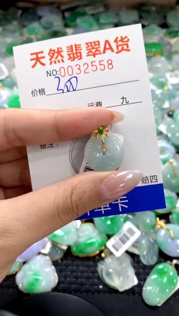 颈饰18K金镶嵌翡翠1