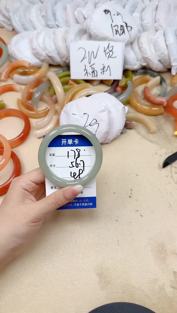 未镶嵌手镯石英质玉178/56.7