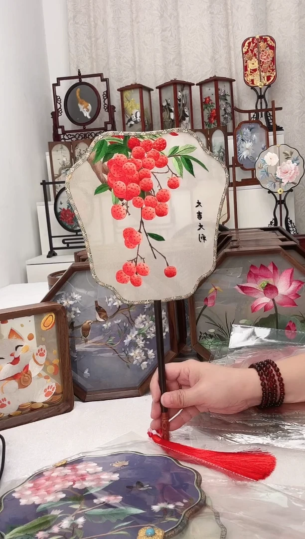 扇子苏绣作品手工团扇