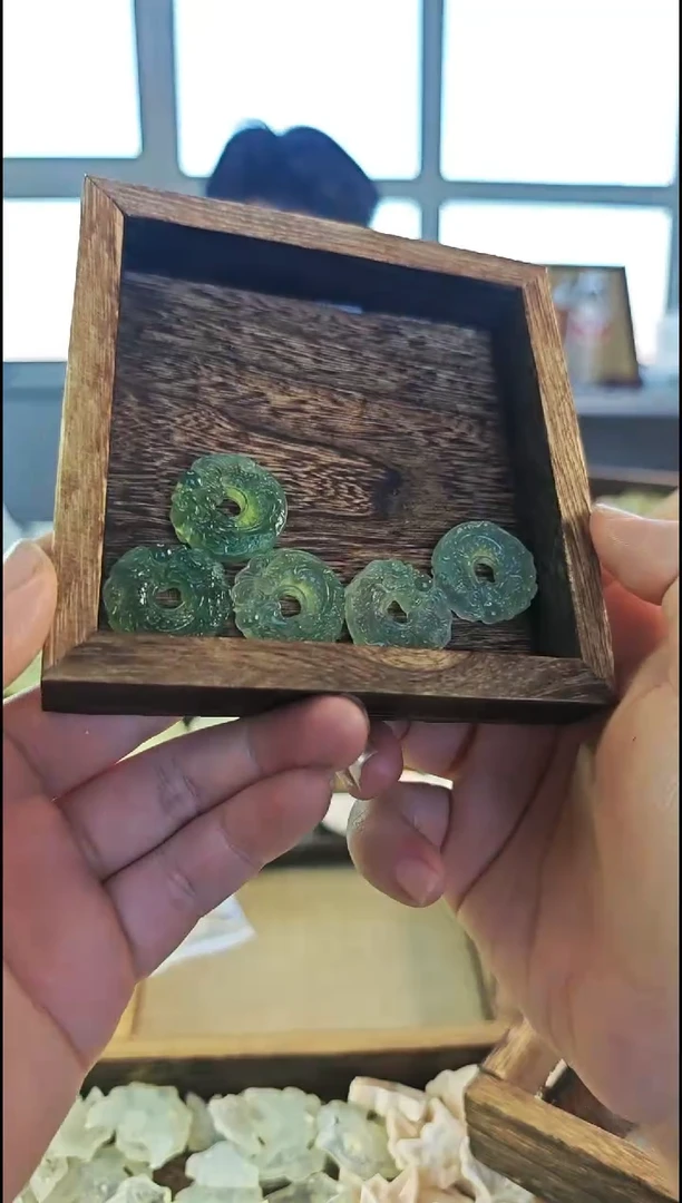 【闪购商品】蛇纹石玉颈饰未镶嵌吊坠