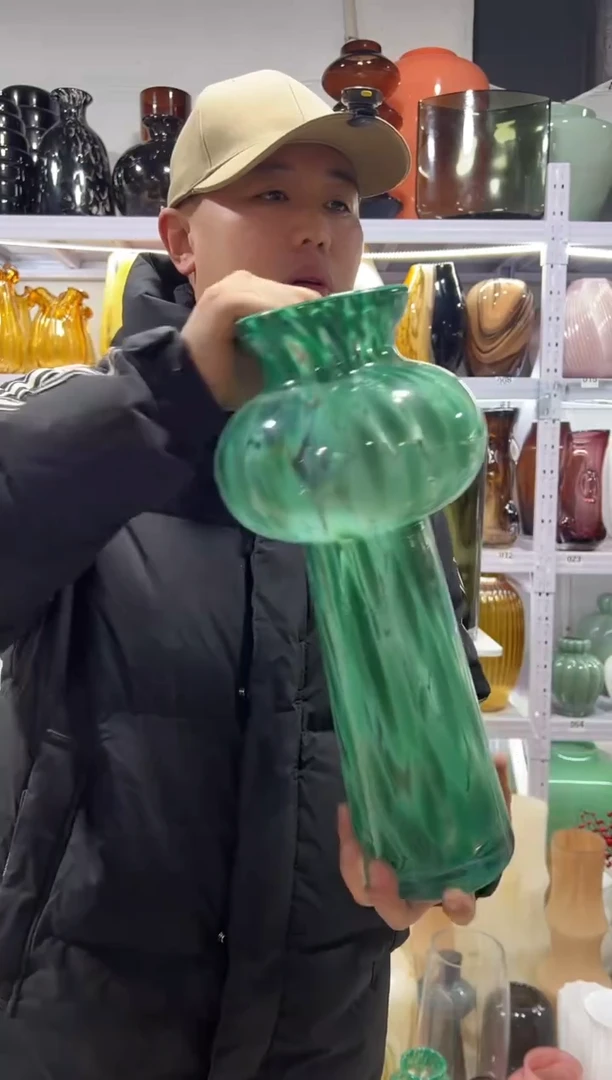 绿色花瓶微瑕介意勿拍