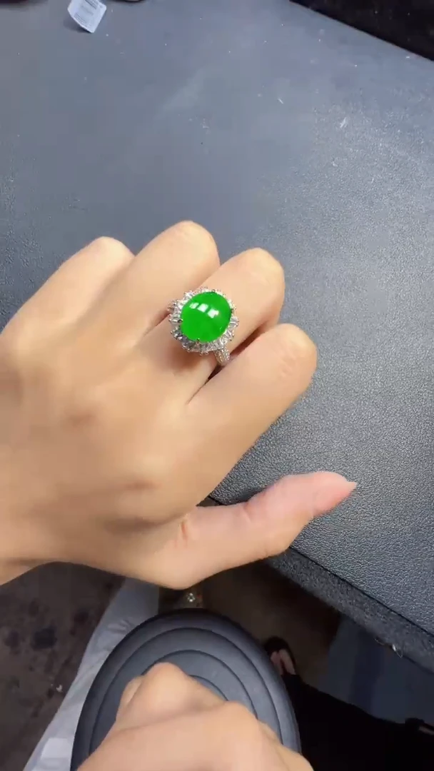 未镶嵌定制翡翠翡翠A货有轻微色差属于正常现象，戒指多样性发货1